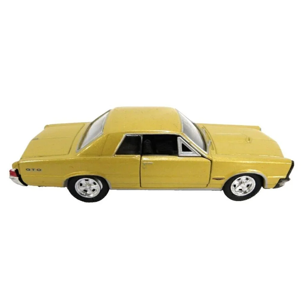 WELLY gold 1965 Pontiac GTO #2313 die cast model car vintage approx 4 3/4